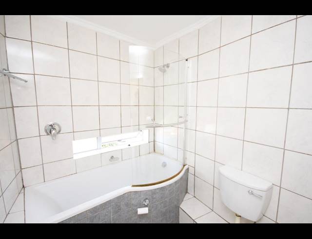 2 bed property to rent in UITZICHT